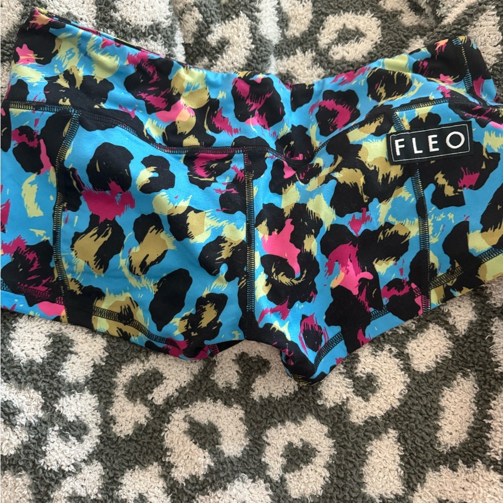 Fleo lrc shorts in euc.